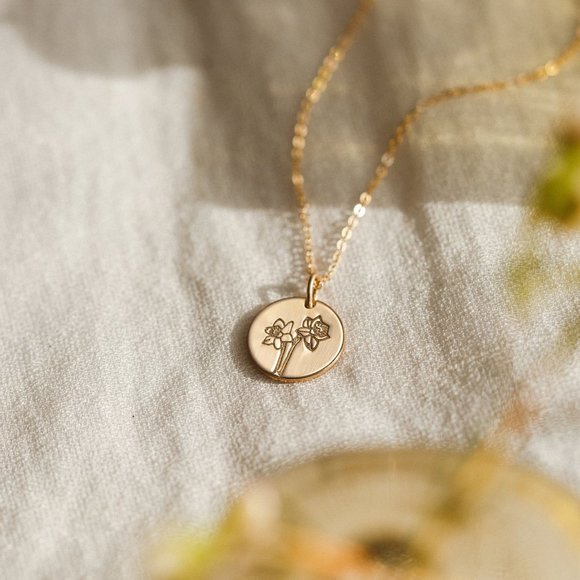 Daffodil March Birth Flower Minimalist Necklace - Picture 2 of 16
